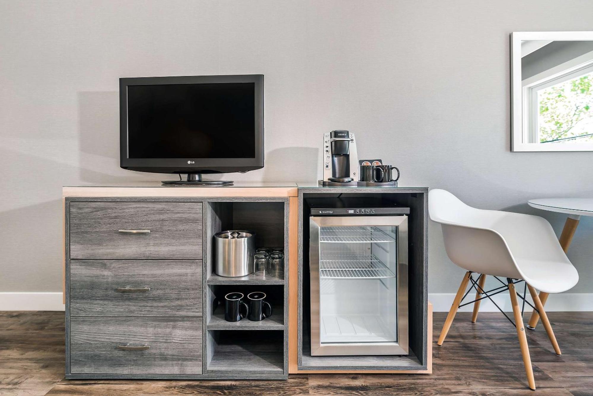 Upvalley & Hot Springs, Ascend Collection Calistoga